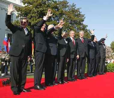 U.S. President, NATO Secretary General, and the�Prime Ministers of Latvia, Slovenia, Lithuania, Slovakia, Romania, Bulgaria, and Estonia after a South Lawn ceremony welcoming them into NATO on 29 March 2004